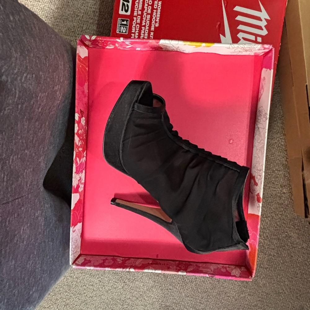 Chinese Laundry Black Peep-Toe Heels